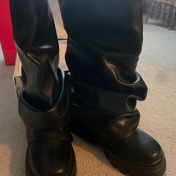 Brand New Azalea Wang Women's Ruched Boots - Picture 4 of 10